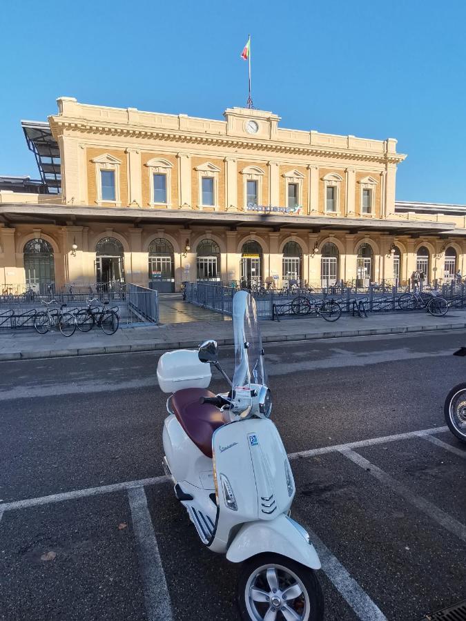 Parma Express Traveller'S Lodging Front Station Fs Parking Dış mekan fotoğraf